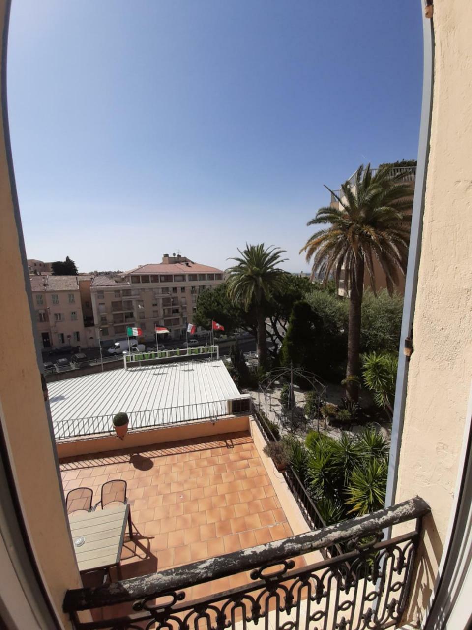 Hotel L'Olivier - Piscine & Parking Κάννες Εξωτερικό φωτογραφία