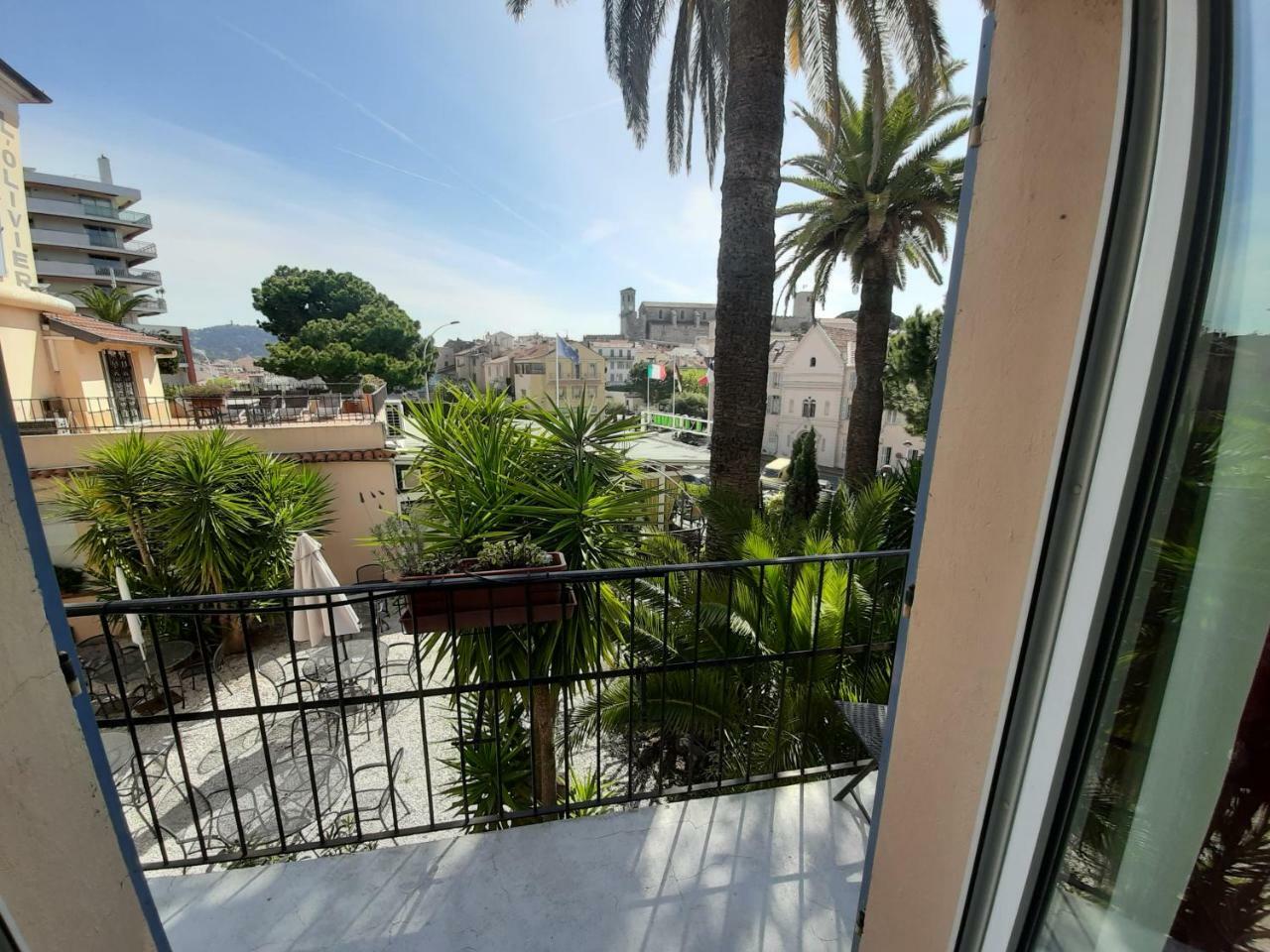 Hotel L'Olivier - Piscine & Parking Κάννες Εξωτερικό φωτογραφία