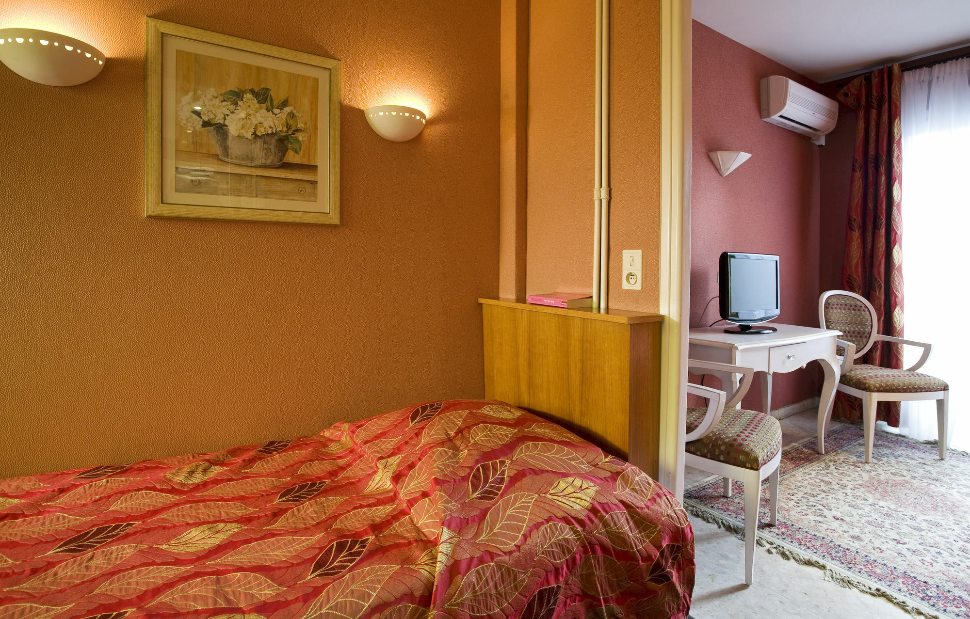 Hotel L'Olivier - Piscine & Parking Κάννες Εξωτερικό φωτογραφία