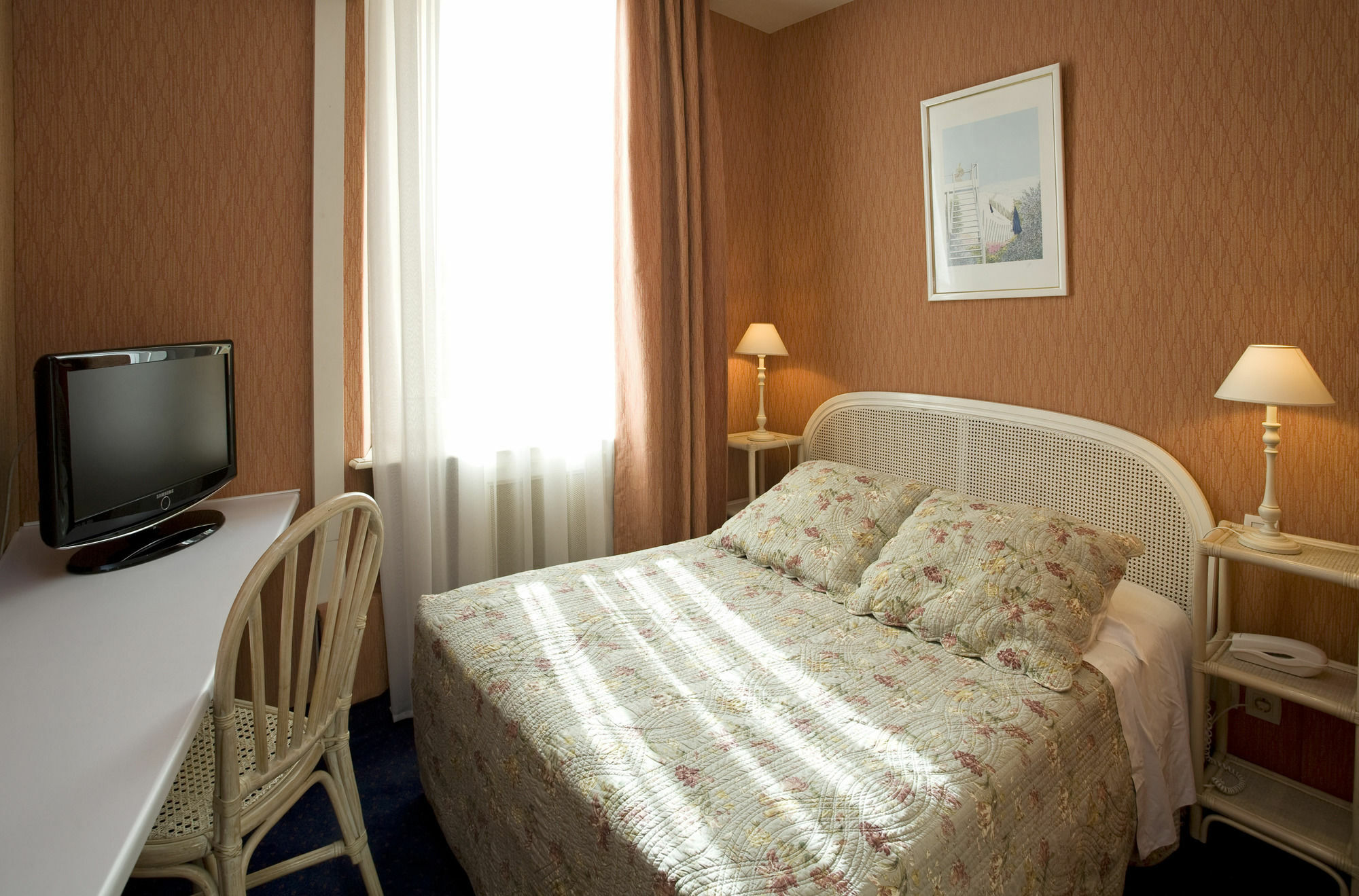 Hotel L'Olivier - Piscine & Parking Κάννες Εξωτερικό φωτογραφία