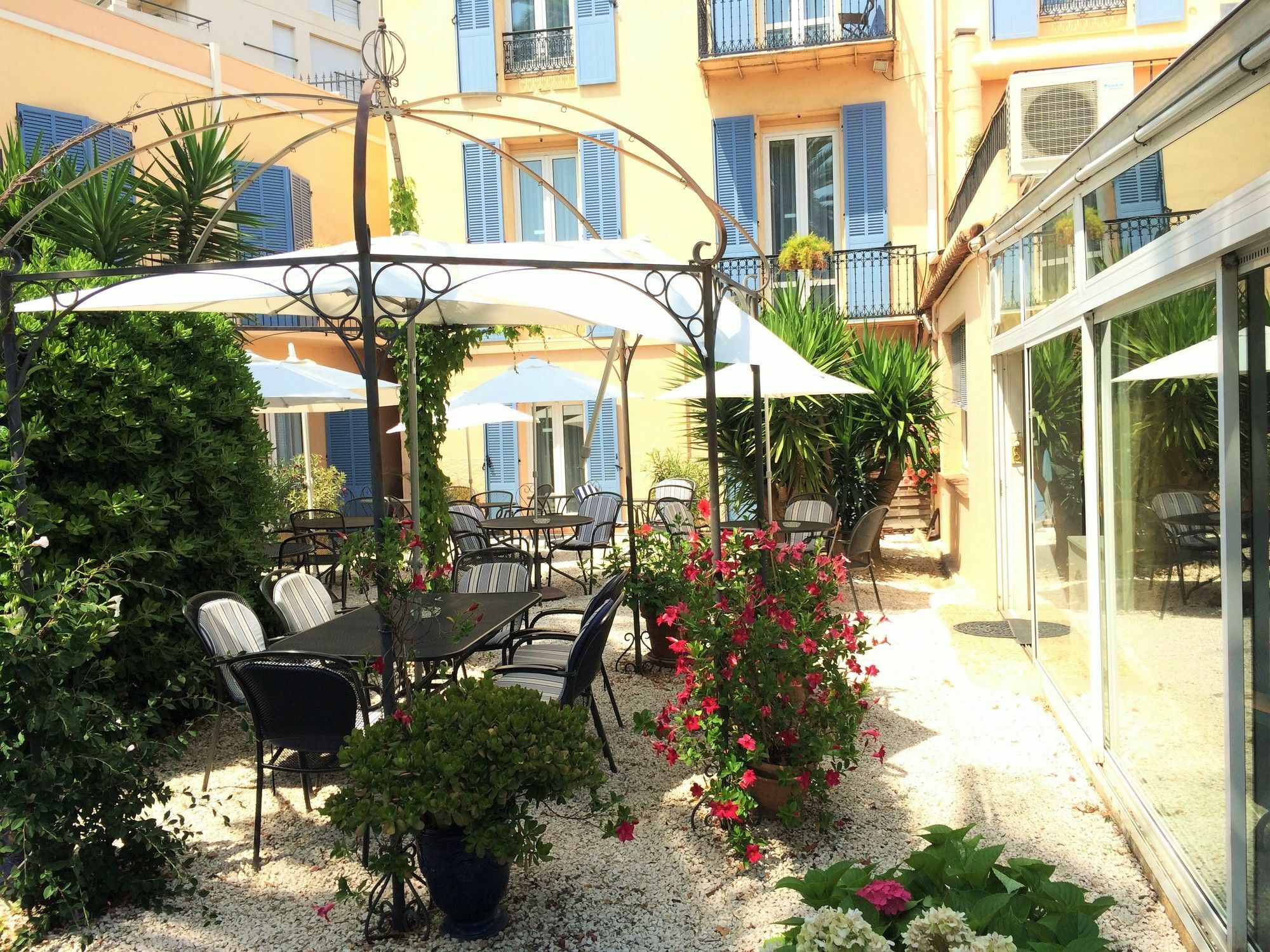 Hotel L'Olivier - Piscine & Parking Κάννες Εξωτερικό φωτογραφία