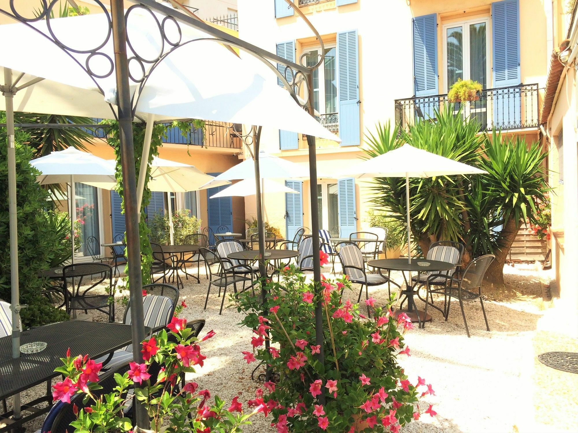 Hotel L'Olivier - Piscine & Parking Κάννες Εξωτερικό φωτογραφία