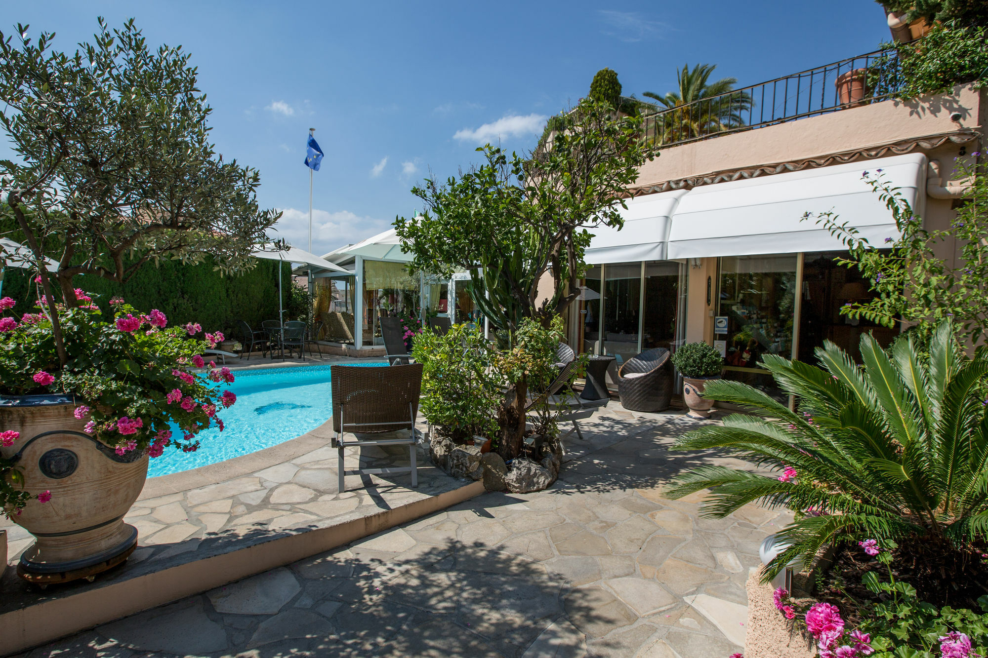 Hotel L'Olivier - Piscine & Parking Κάννες Εξωτερικό φωτογραφία
