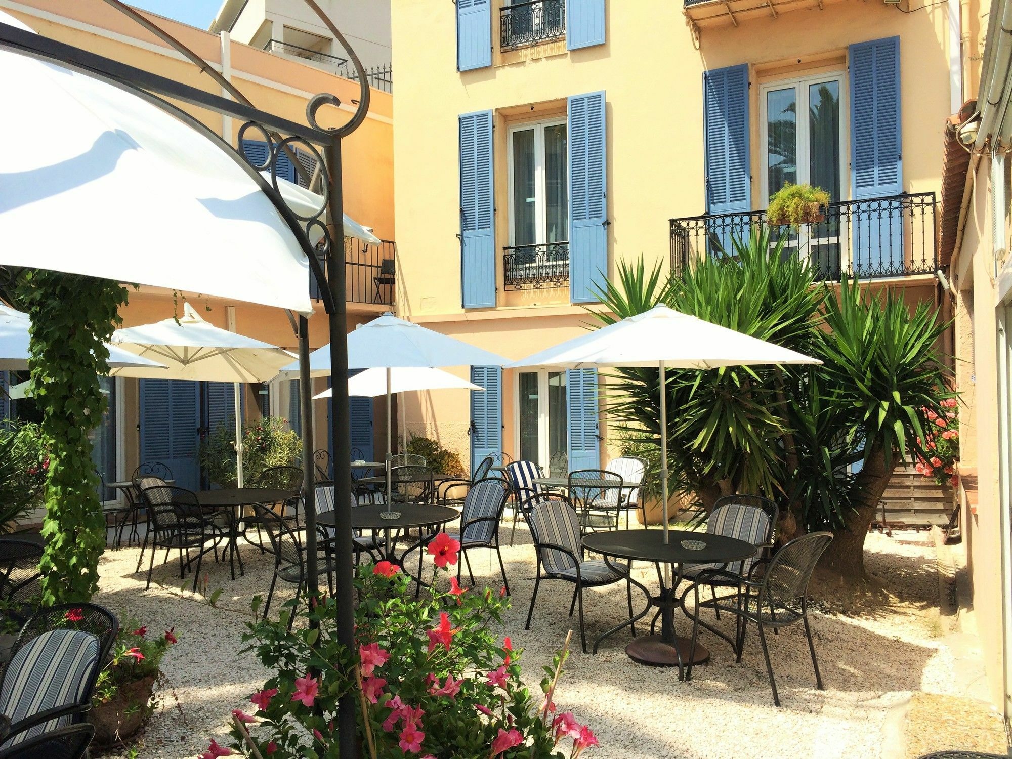Hotel L'Olivier - Piscine & Parking Κάννες Εξωτερικό φωτογραφία