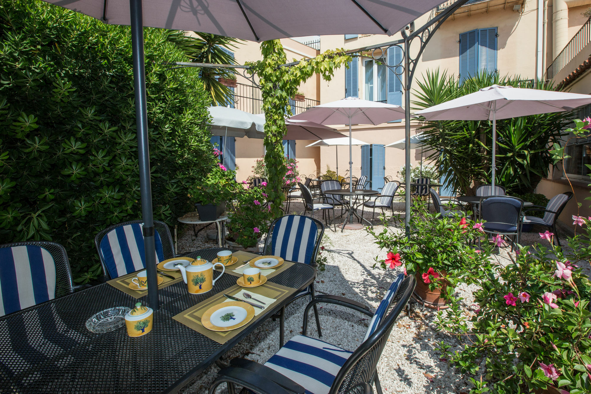 Hotel L'Olivier - Piscine & Parking Κάννες Εξωτερικό φωτογραφία