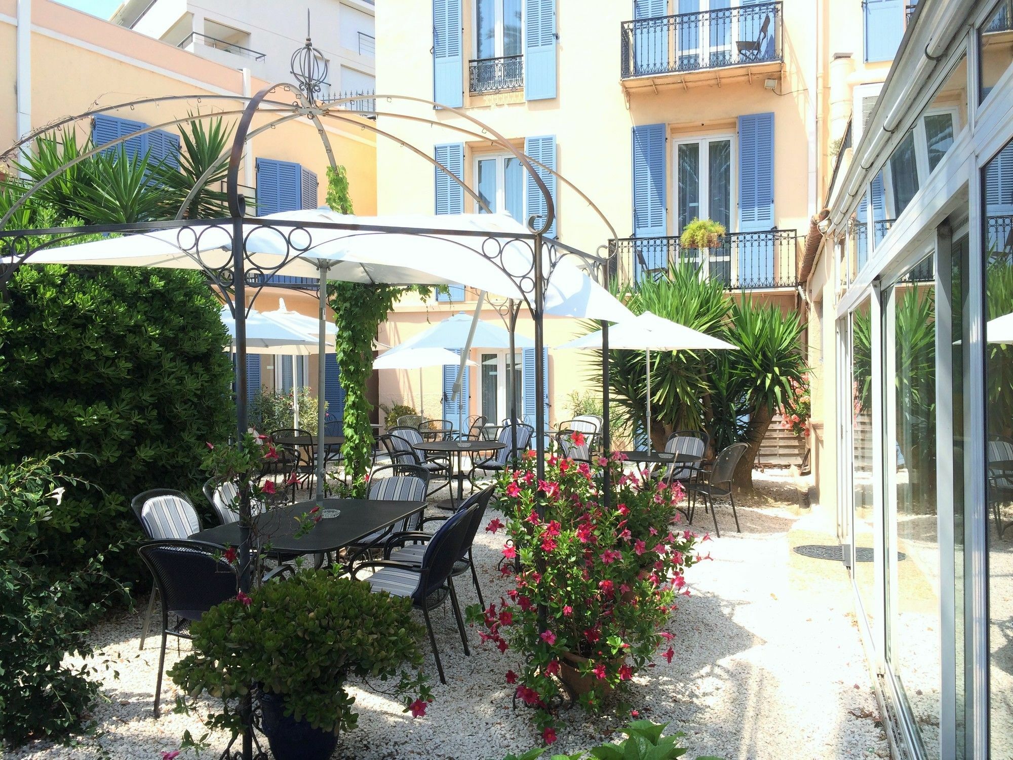 Hotel L'Olivier - Piscine & Parking Κάννες Εξωτερικό φωτογραφία