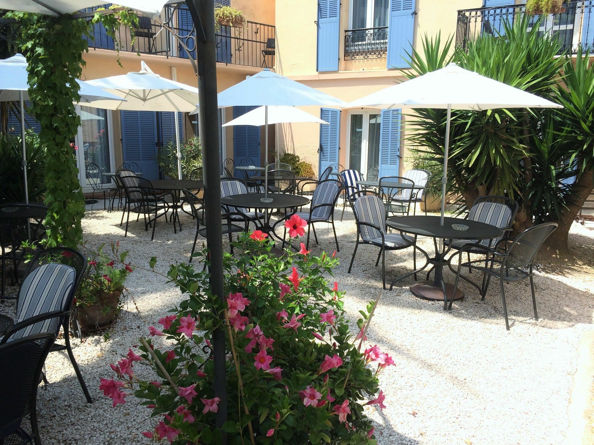 Hotel L'Olivier - Piscine & Parking Κάννες Εξωτερικό φωτογραφία